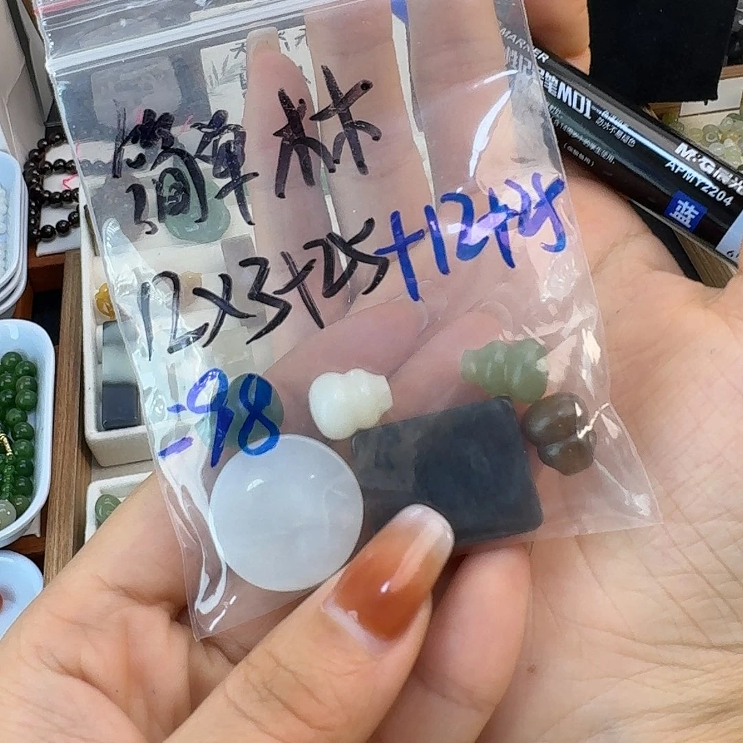 简***木和田玉未镶嵌珠宝半成品