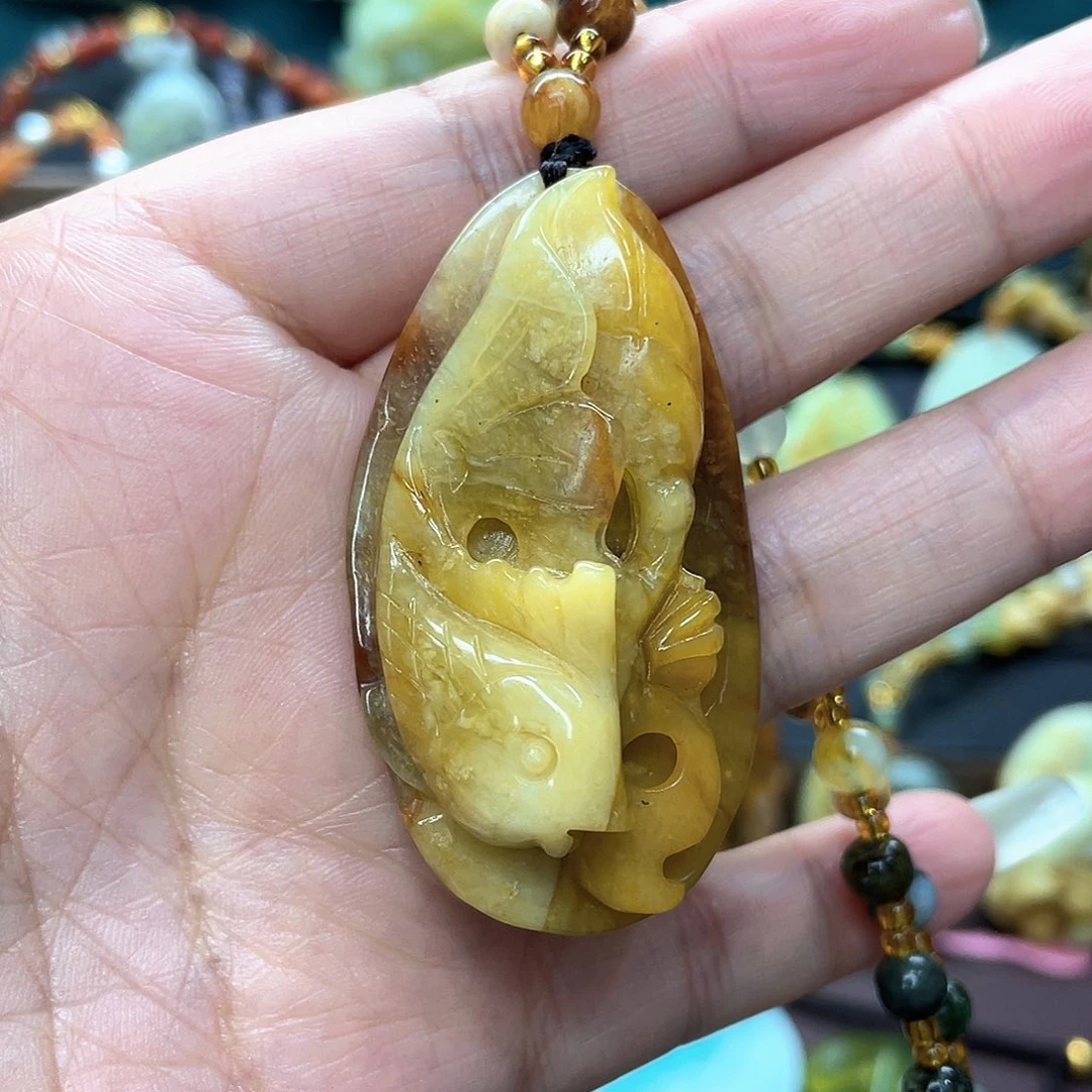 蛇纹石玉颈饰未镶嵌