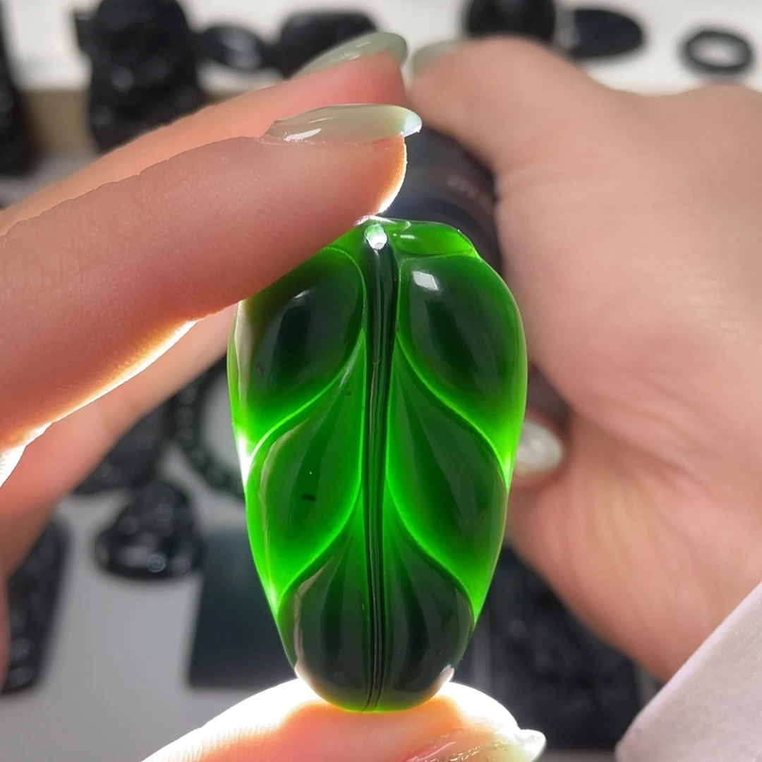 蛇纹石玉未镶嵌吊坠
