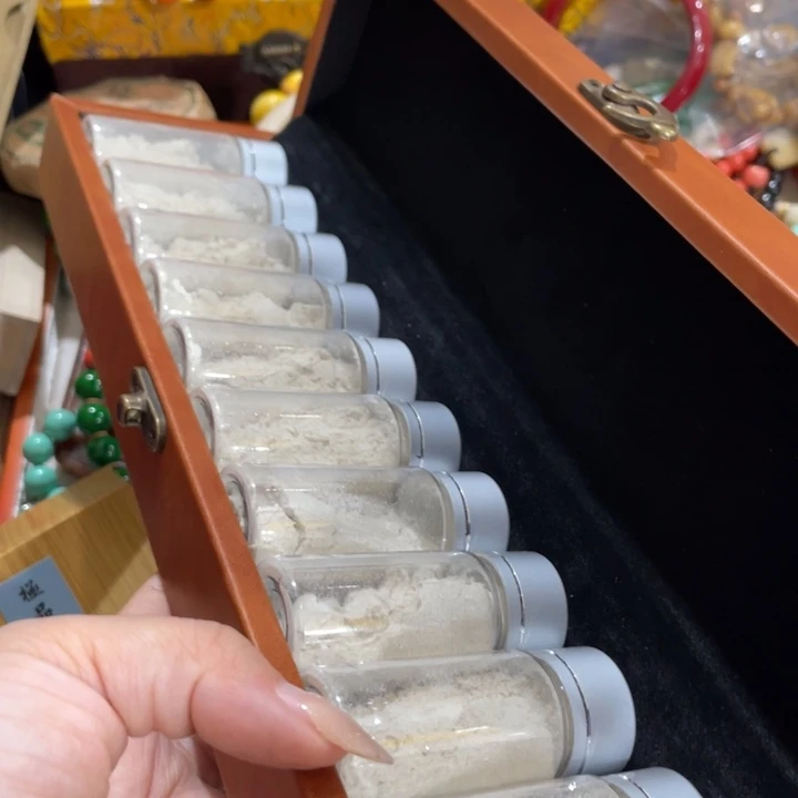 盖碗茶色的小姐姐们都是在一起的