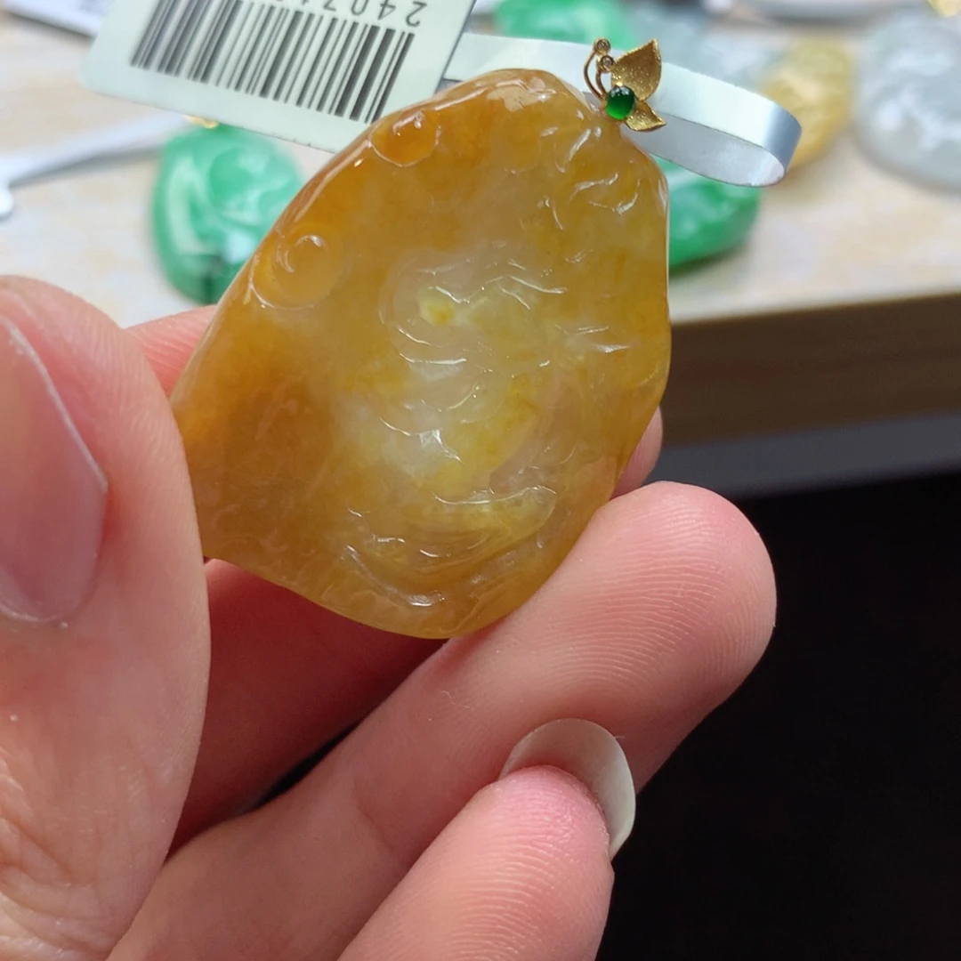 翡翠18K金镶嵌颈饰吊坠