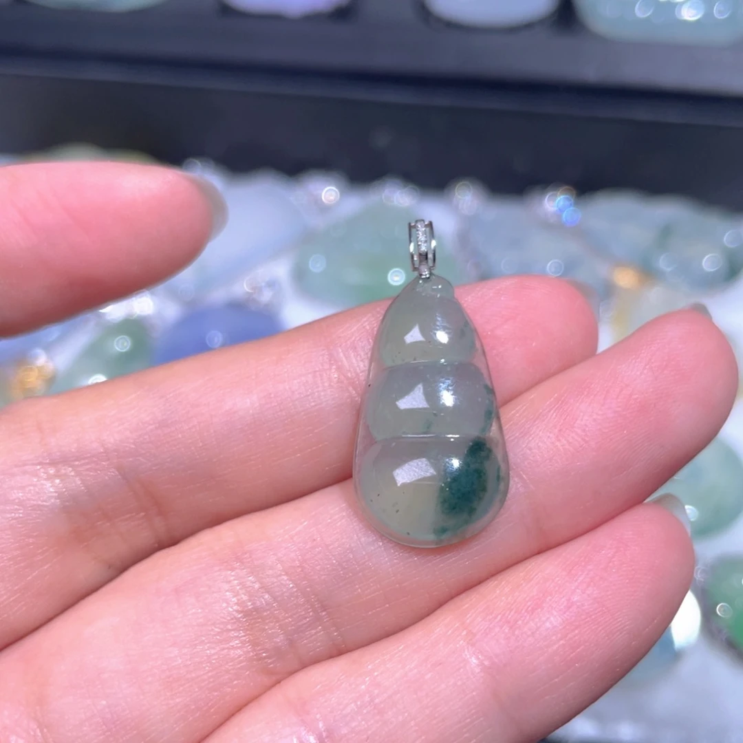 颈饰18K金镶嵌翡翠翡翠