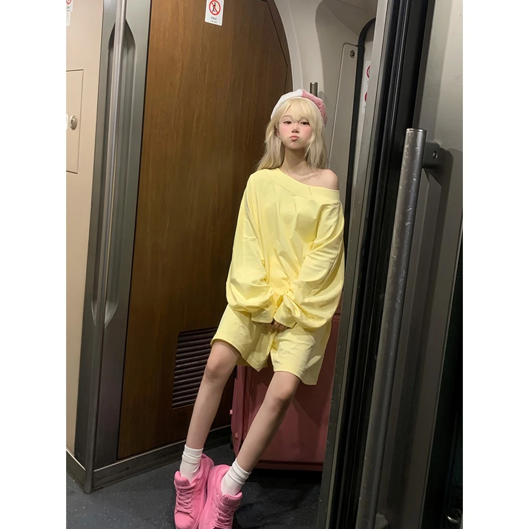 早秋新款薄款斜肩长袖t恤女休闲百搭显瘦辣妹纯欲慵懒风上衣