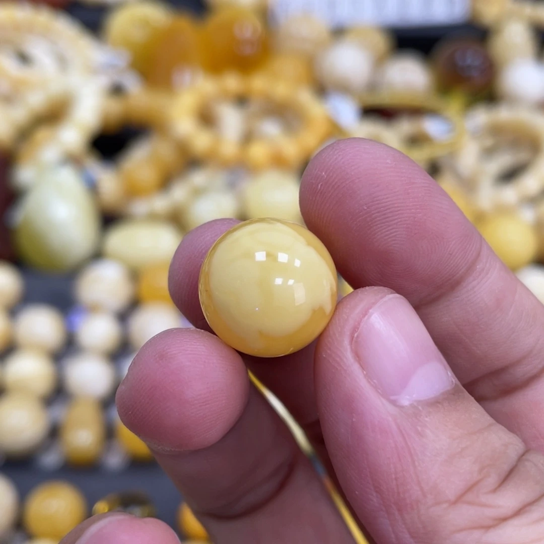 未镶嵌蜜蜡裸石15.2mm瑕疵打孔