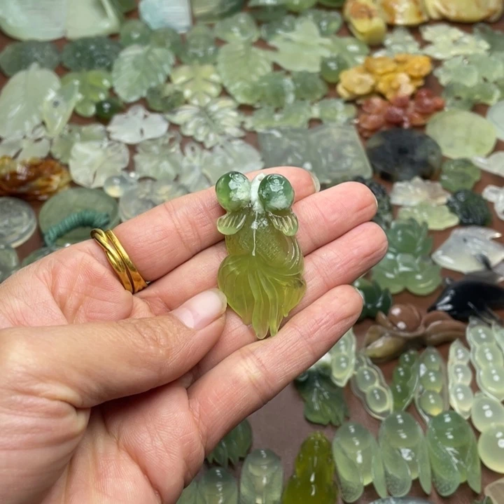 蛇纹石玉合金颈饰