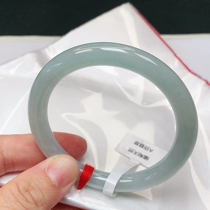 翡翠手镯未镶嵌，，，，，，，，，