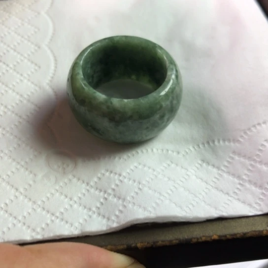 福***堂颈饰未镶嵌翡翠扳指