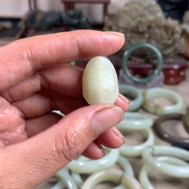 和田玉（糖玉）未镶嵌手镯