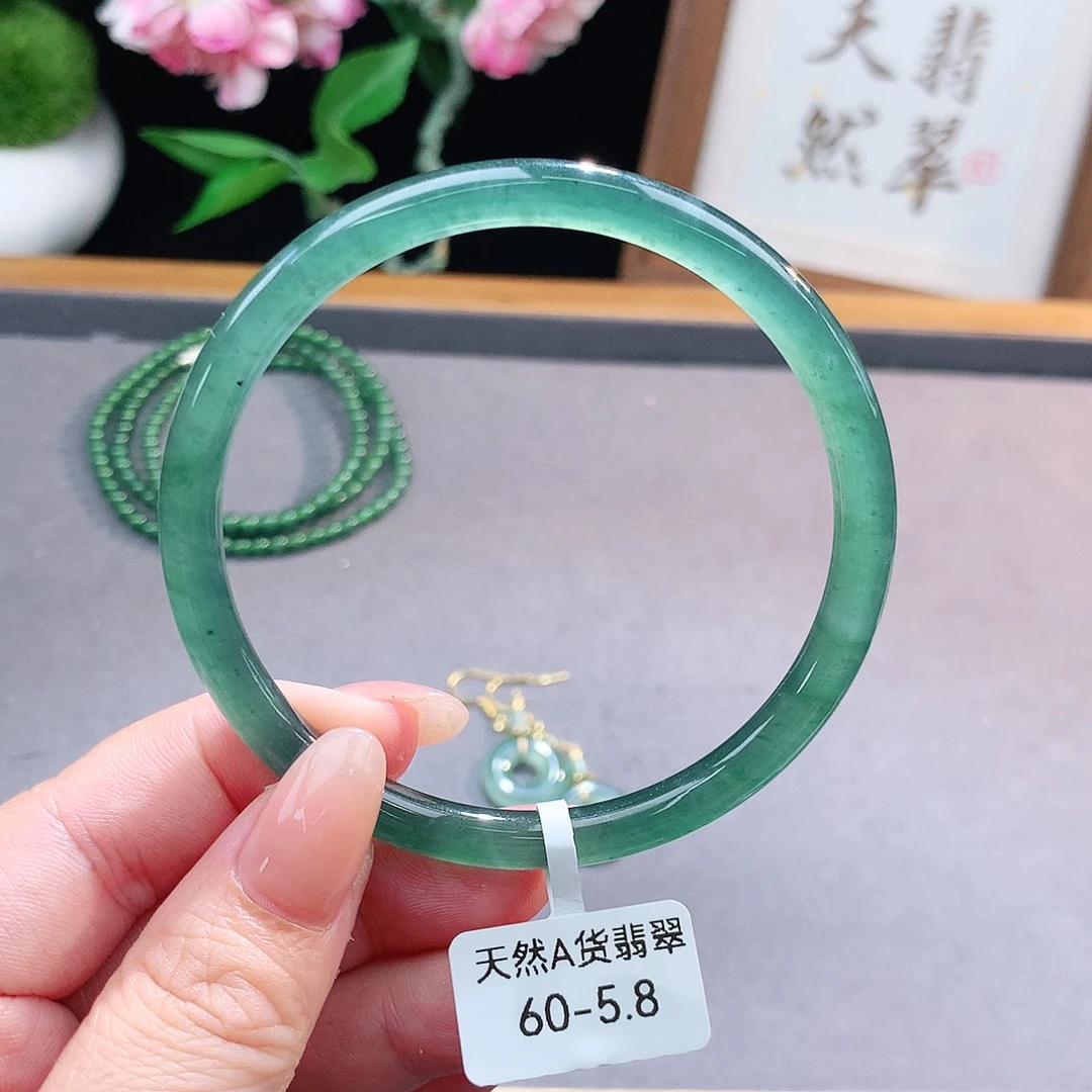 未镶嵌手镯（圆镯）翡翠
