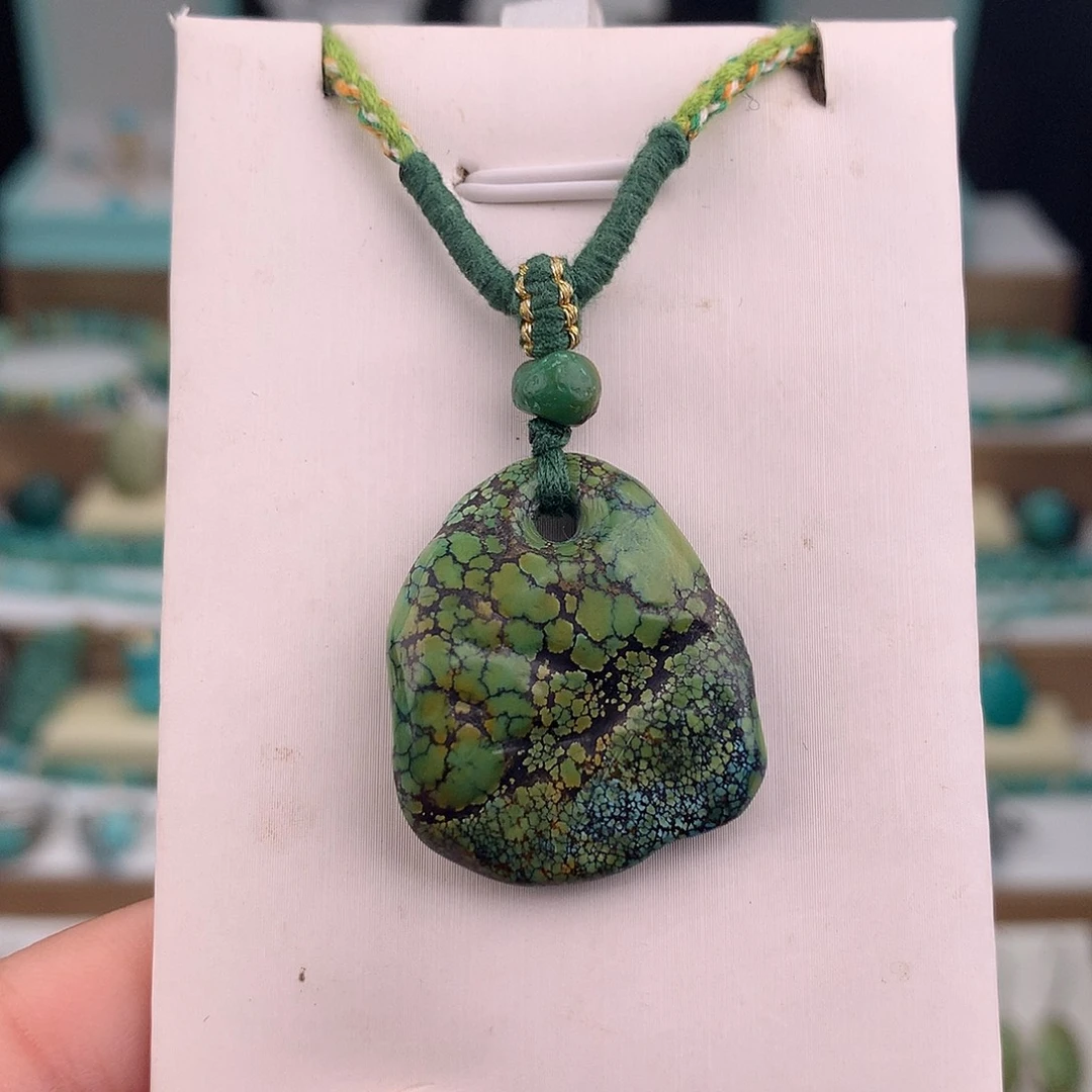 绿松石未镶嵌颈饰