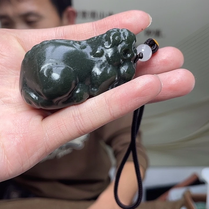 和田玉未镶嵌把件