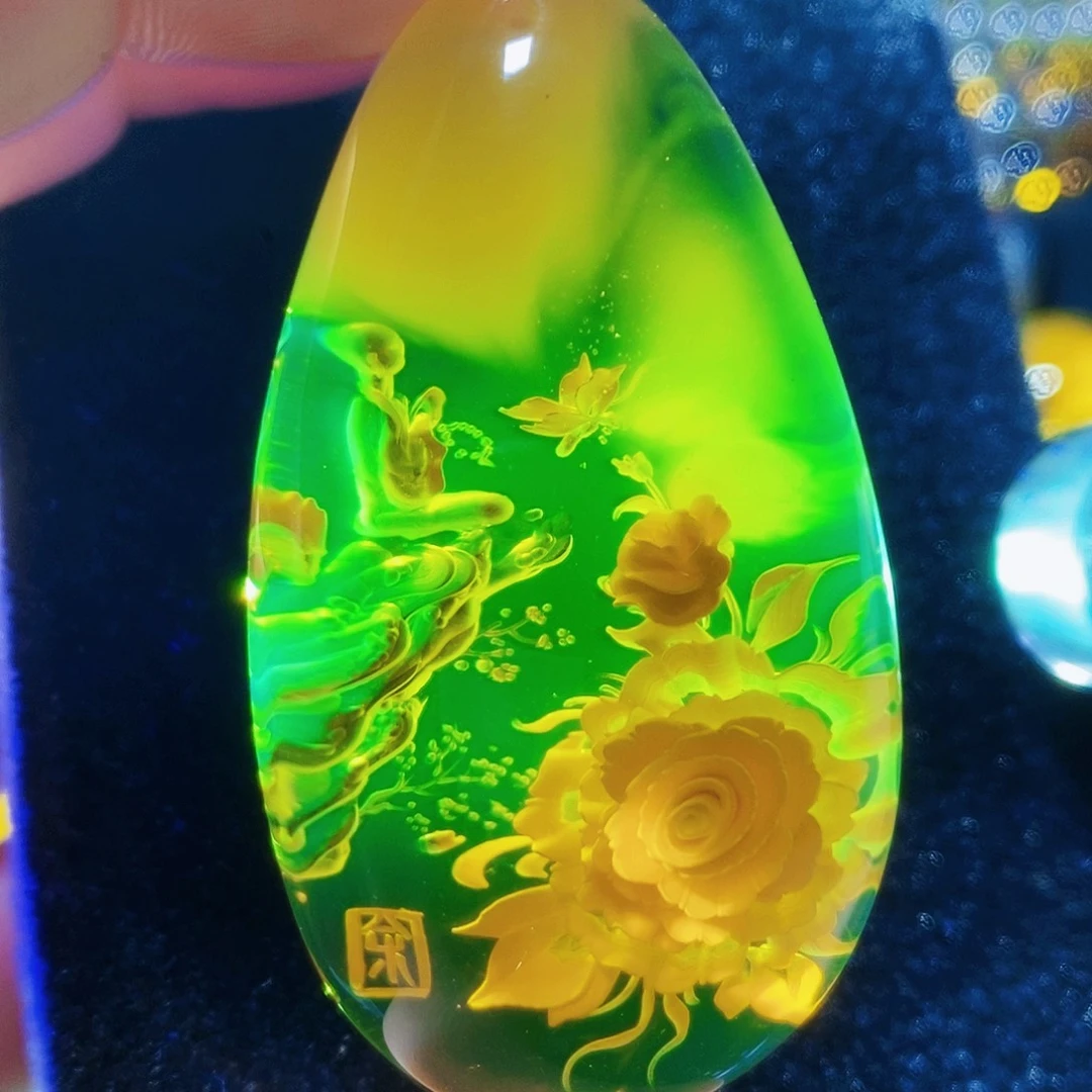 【闪购商品】未镶嵌颈饰金珀琥珀阴雕