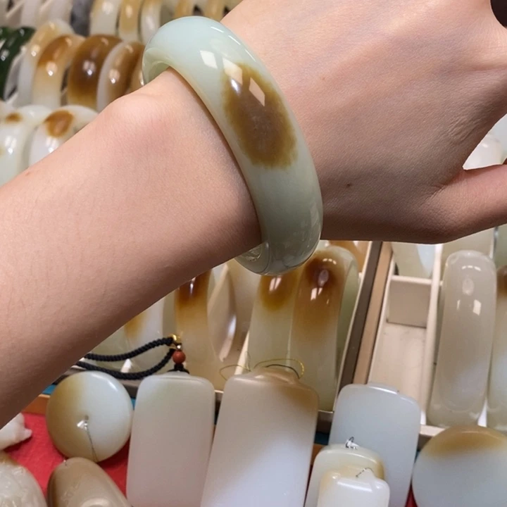 和田玉手镯未镶嵌