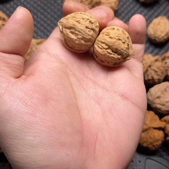 文玩核桃吊坠小狮子头