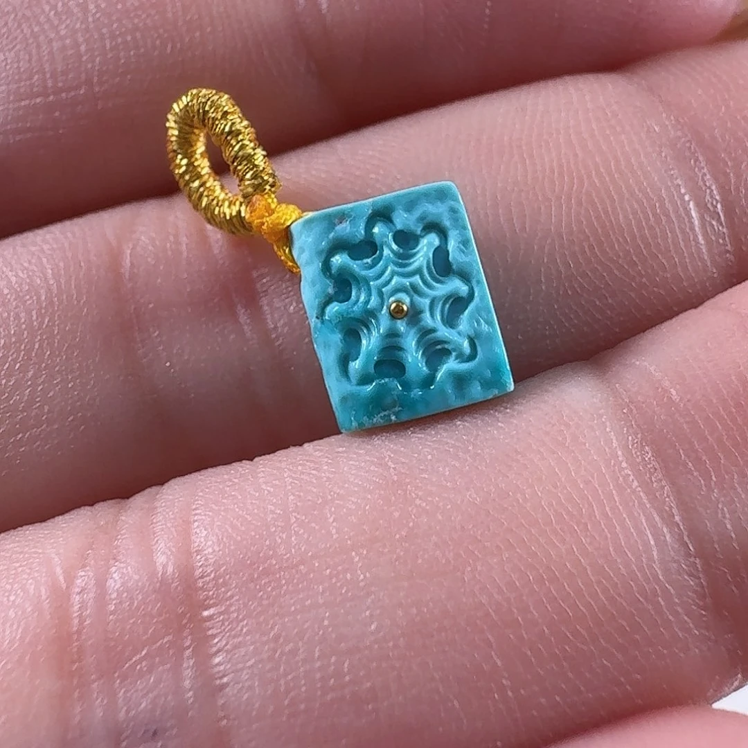 绿松石未镶嵌颈饰