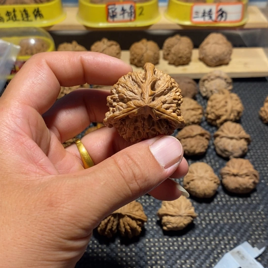 添***饭文玩核桃吊坠异形