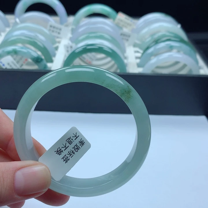 翡翠未镶嵌手镯56圈