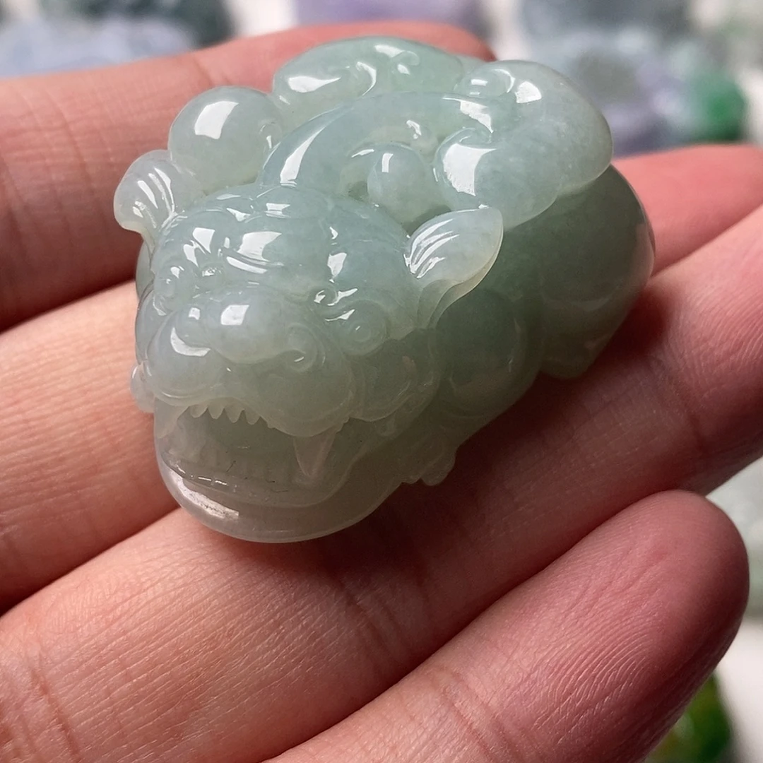 翡翠未镶嵌颈饰貔貅