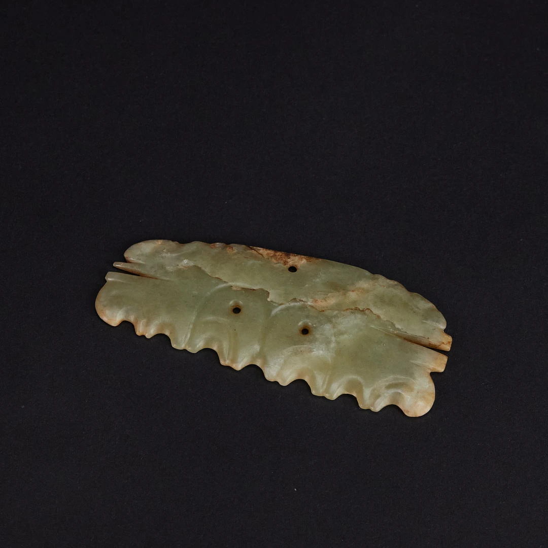 LOT 122330明早 玉勾云兽面形佩