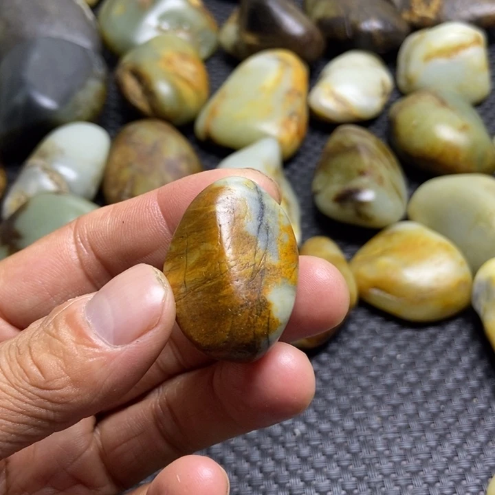 醒***悟未镶嵌和田玉（糖玉）珠宝奇石