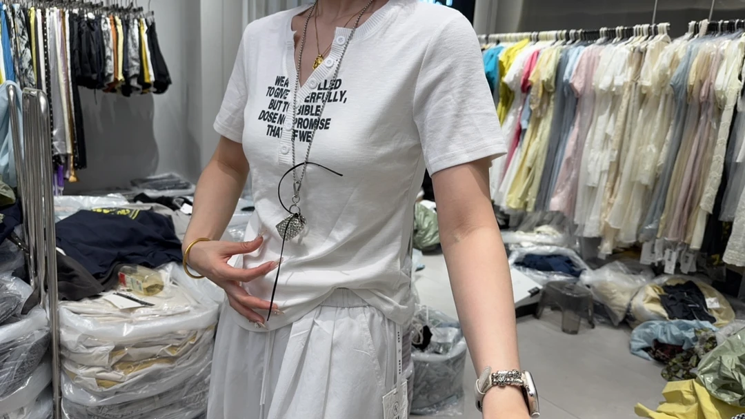 短袖V领连帽常规款立体装饰T恤印花半袖新中式白色时尚重工