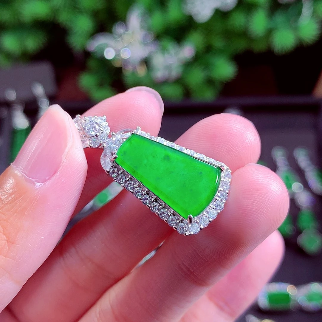 颈饰未镶嵌翡翠天然