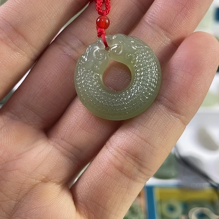 和田玉未镶嵌吊坠(赠链)