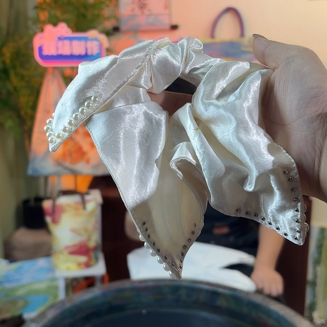 谷***️带子款钛合金宝宝专拍钻钻方巾