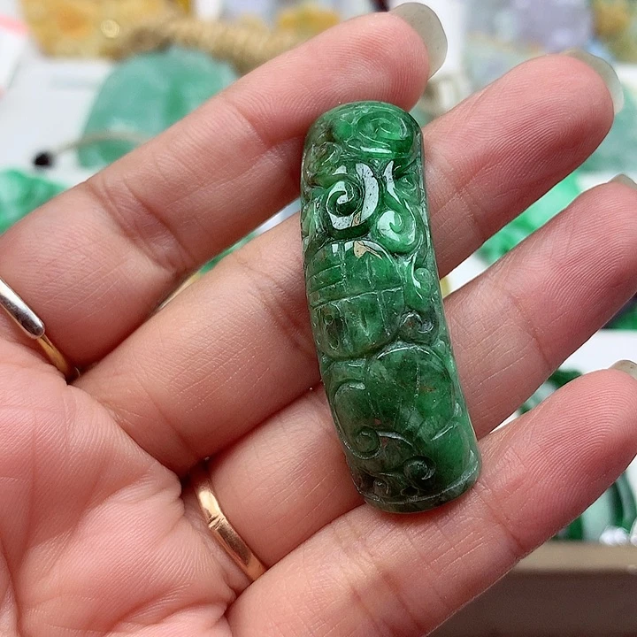 翡翠未镶嵌颈饰翡翠