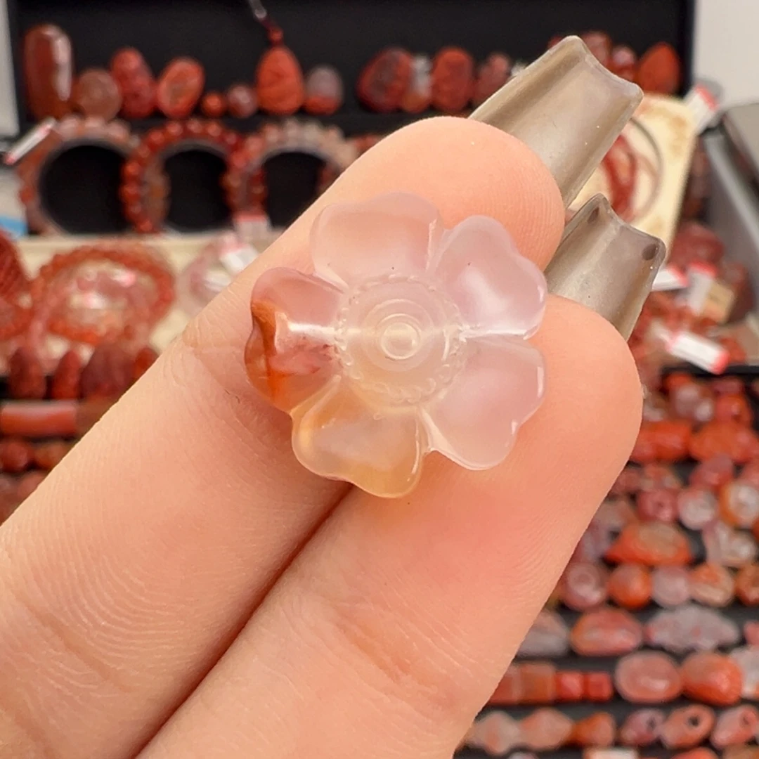 南红玛瑙未镶嵌颈饰小雏菊