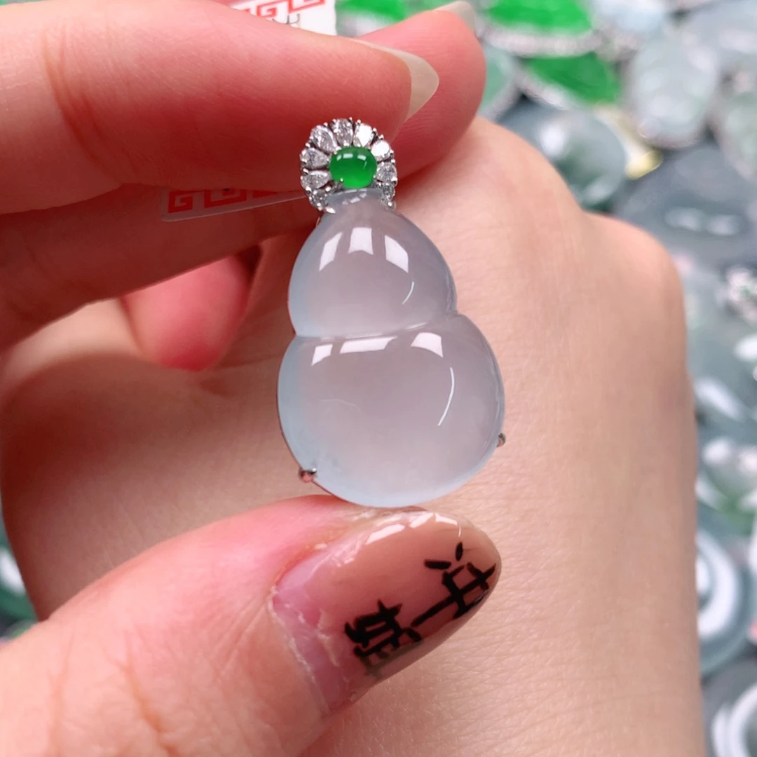 颈饰18K金镶嵌翡翠天然翡翠