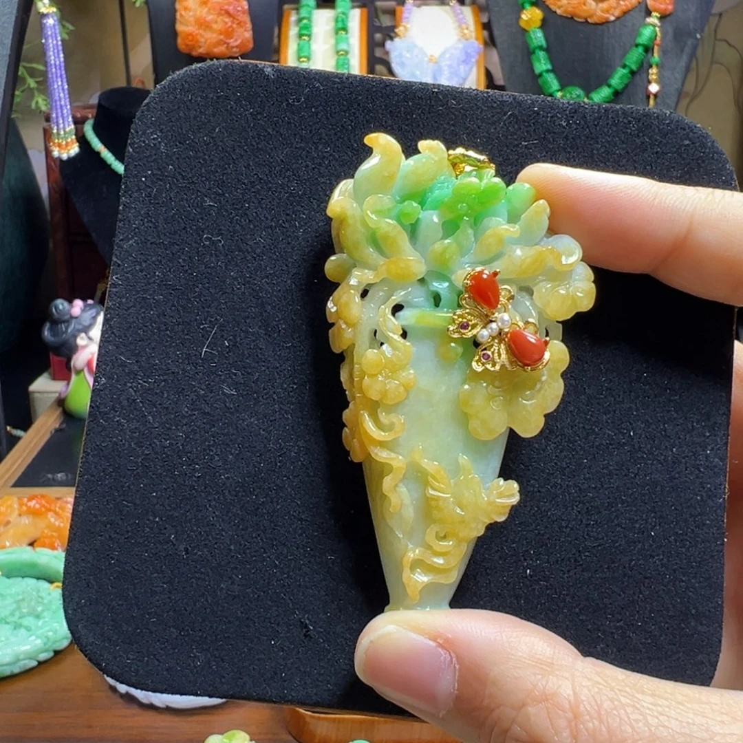 翡翠未镶嵌毛衣链俏色花瓶