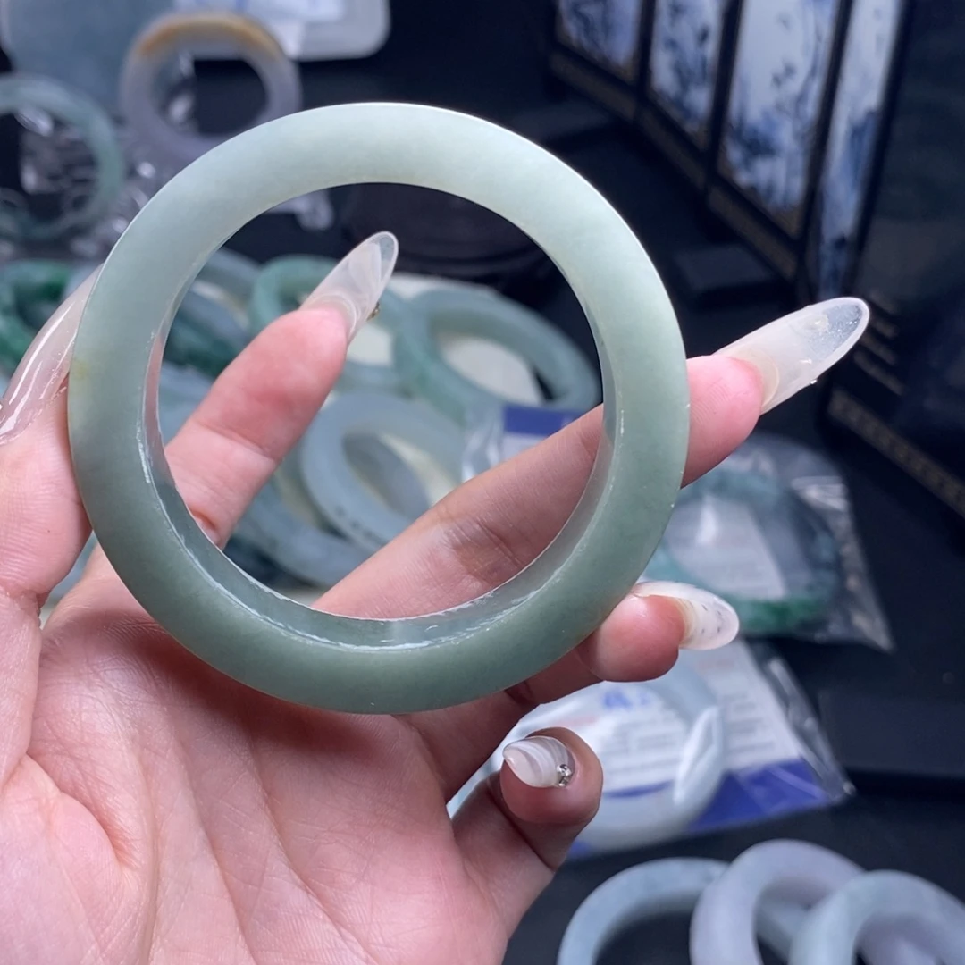 猪***干定制翡翠未镶嵌正圈