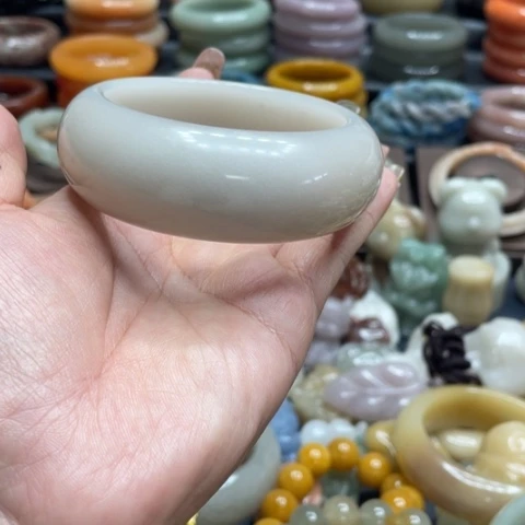 颈饰合金石英质玉贵*