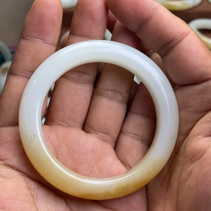 【闪购商品】未镶嵌手镯和田玉