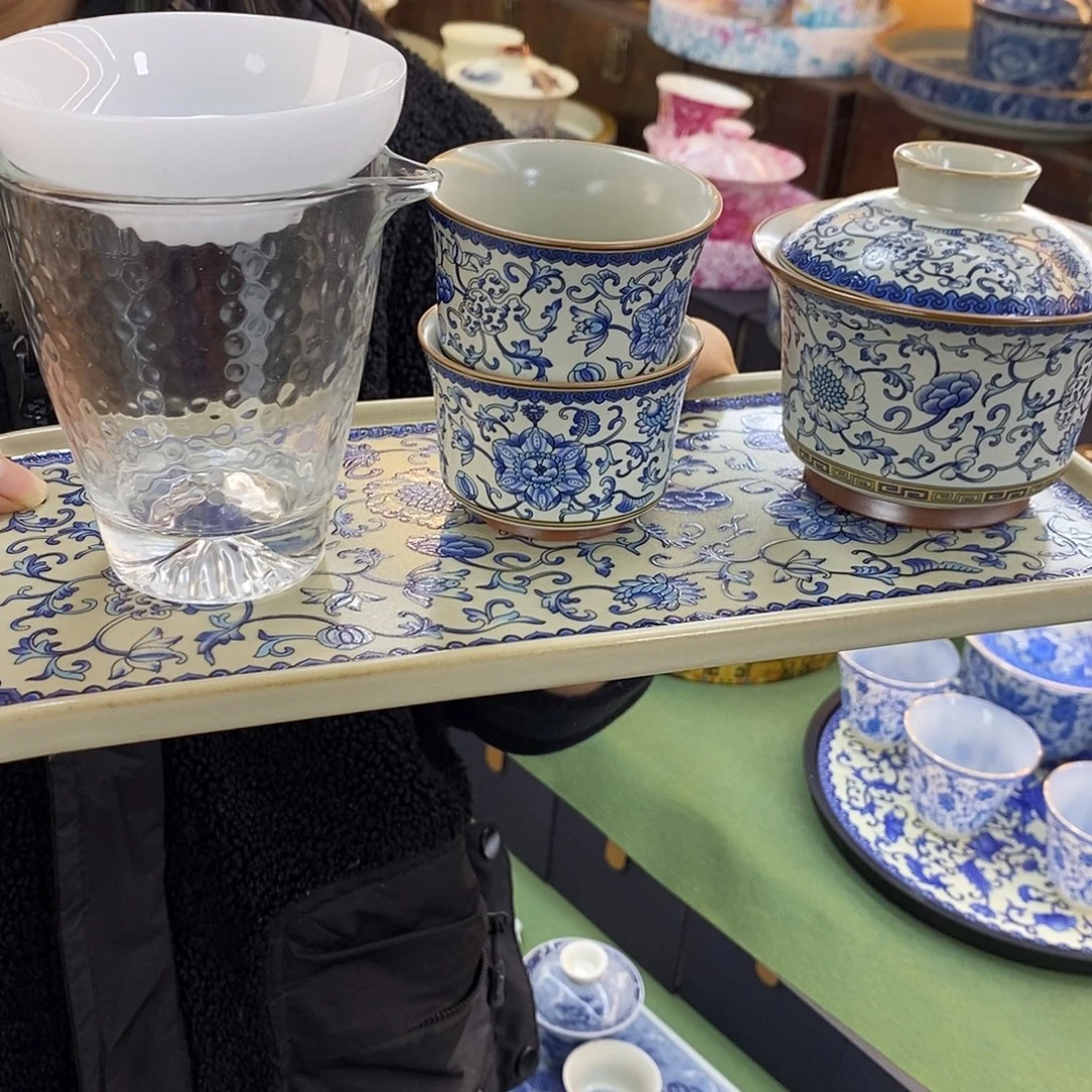 盖碗里的水煮开后放入