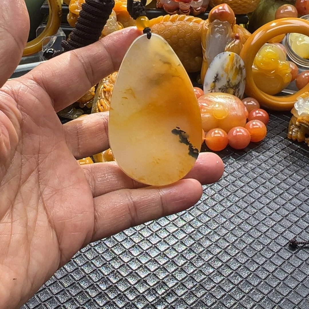 石英质玉未镶嵌颈饰