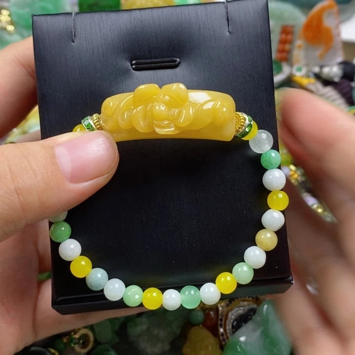 翡翠吊坠(赠链)未镶嵌