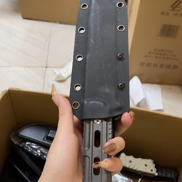 不锈钢机甲猎人。