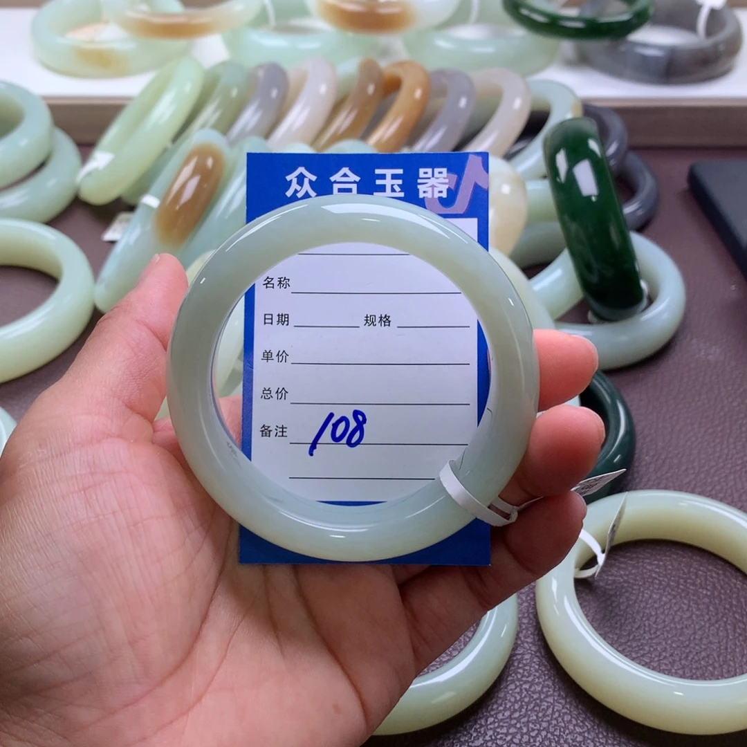 和田玉手镯未镶嵌