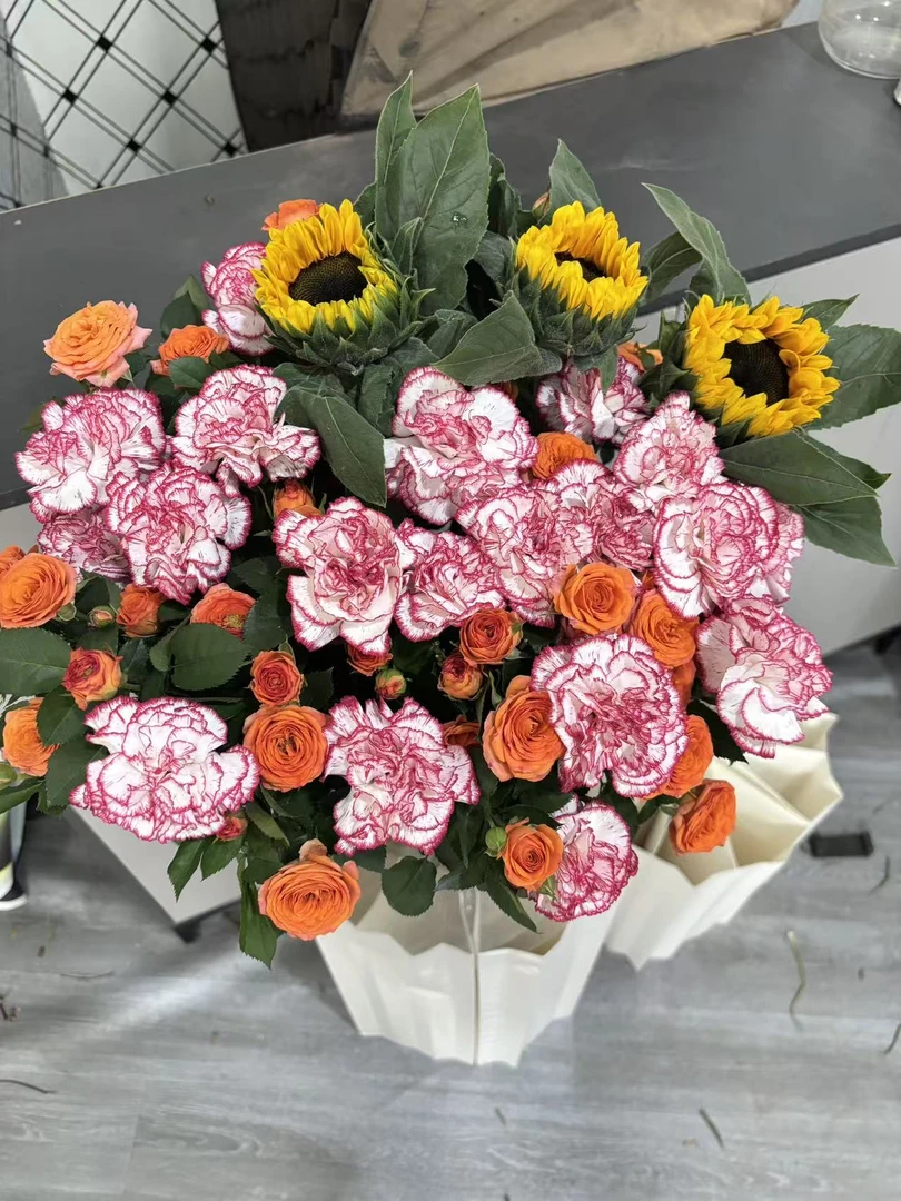 【顺丰包邮】橙芭比多头玫瑰+伊人康乃馨+向日葵太阳花鲜花套餐