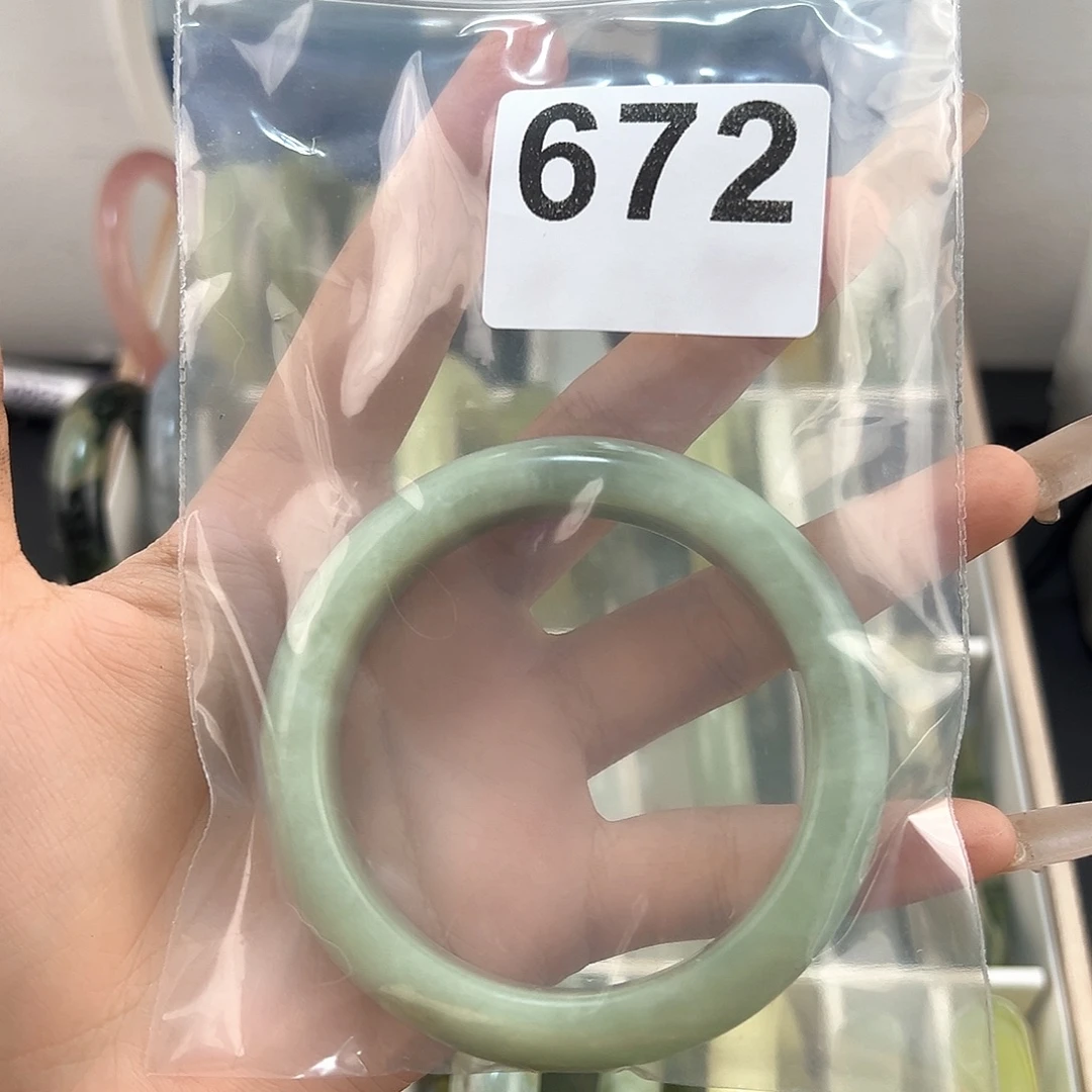 j***台未镶嵌蛇纹石玉颈饰