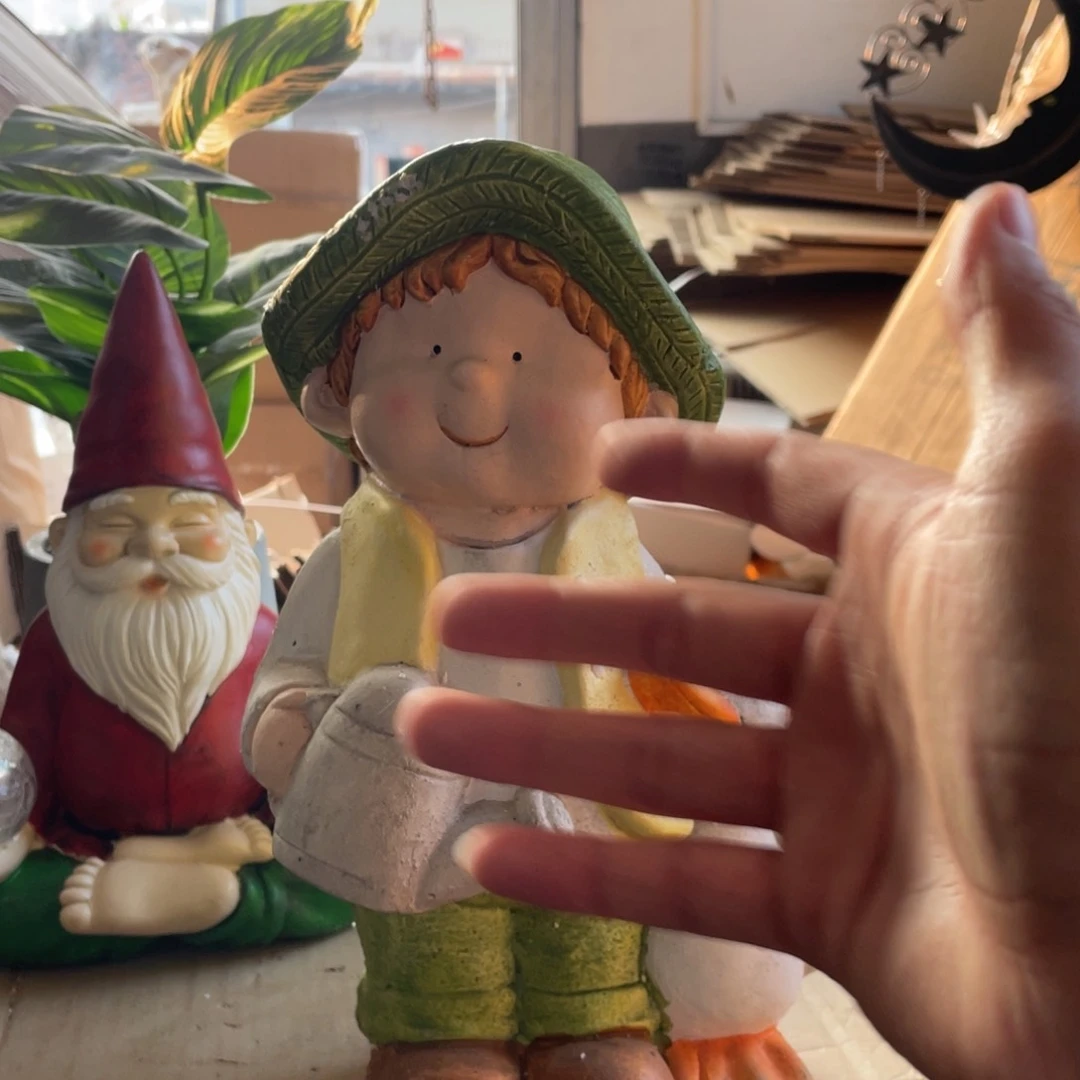 【闪购商品】氧化镁拿水壶小男孩