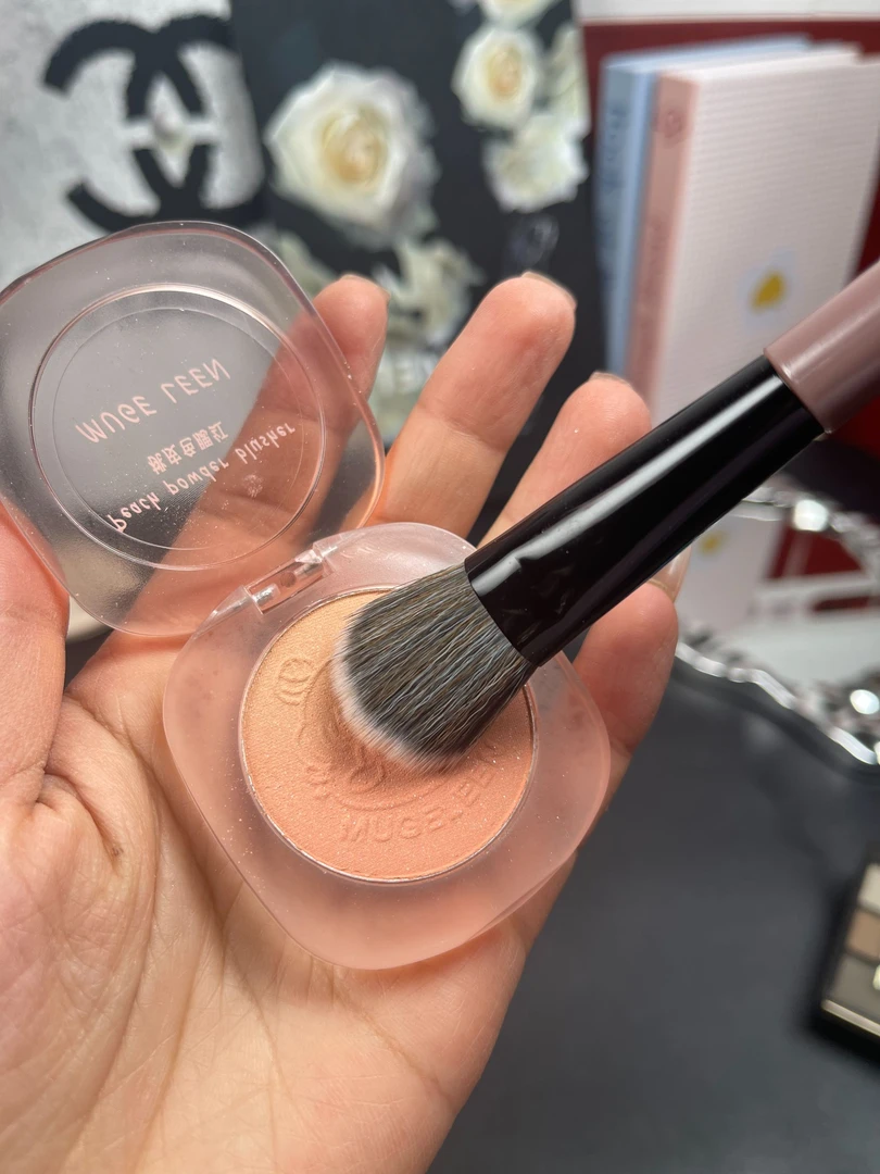 斜坡腮红刷点彩刷子液体腮红膏修容粉底刷软毛沧州化妆师专用新手