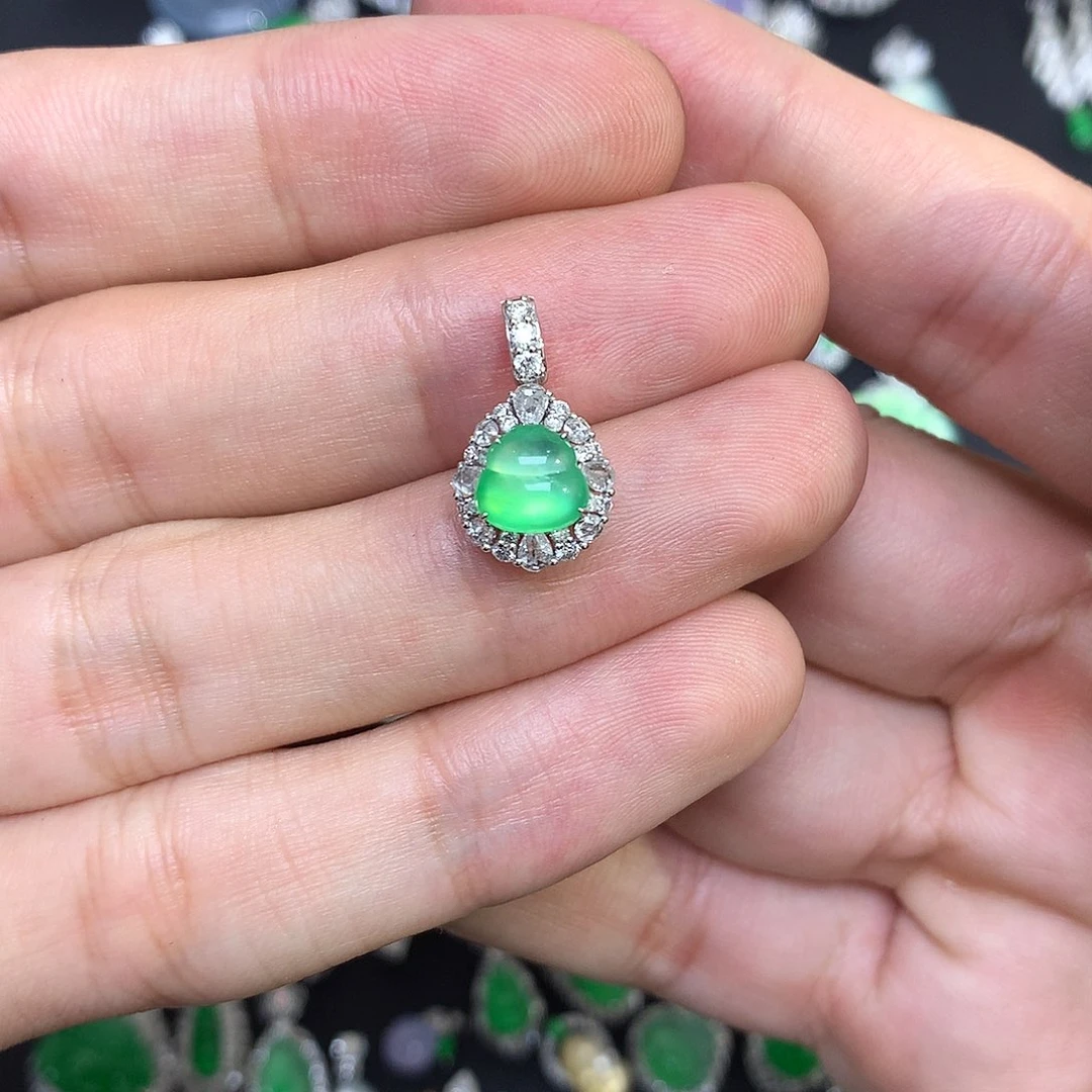 翡翠18K金镶嵌吊坠(不含链)木纳炸光葫芦