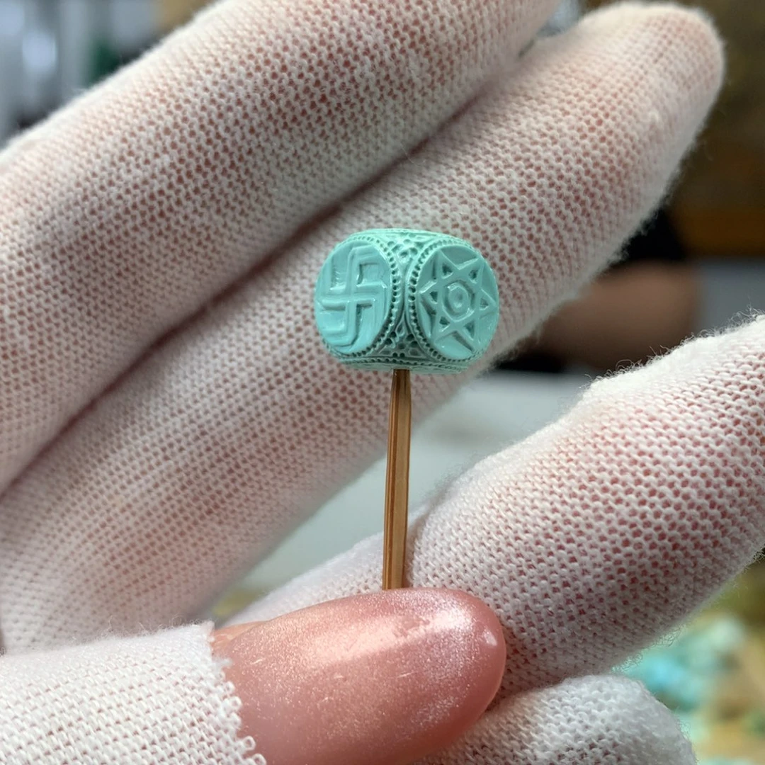 绿松石未镶嵌挂件