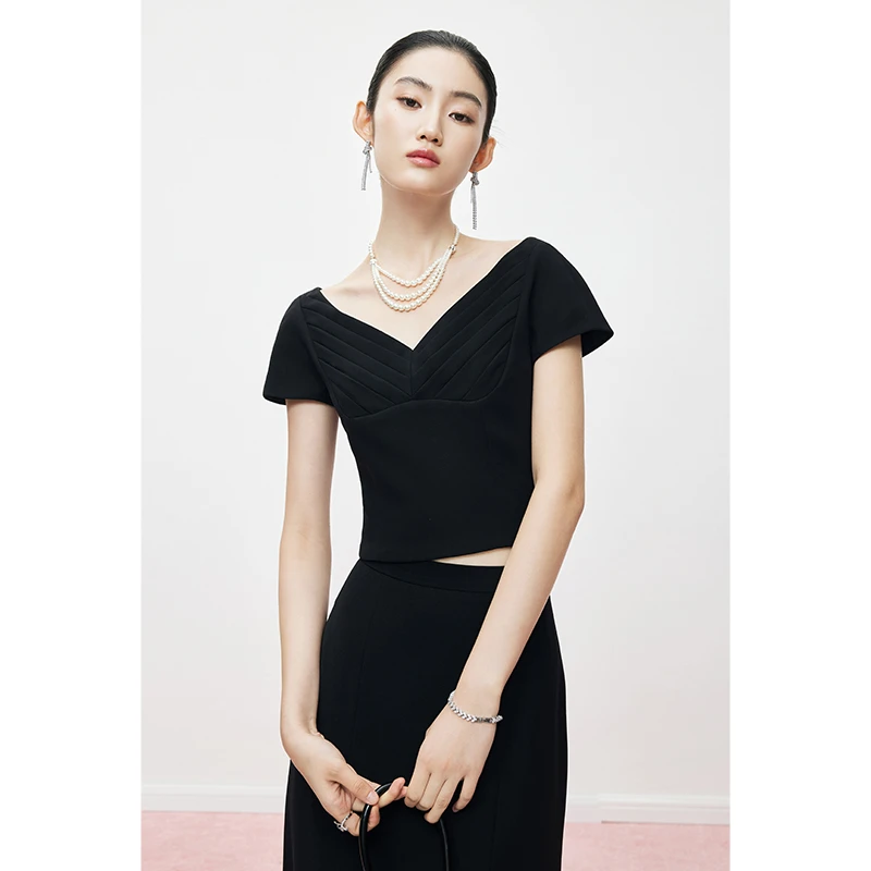 【陈大可专属】MandyZhang简约黑色微露肩短袖女夏V领上衣