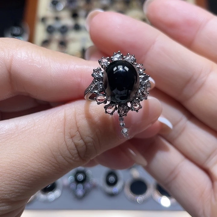 18K金镶嵌戒指翡翠