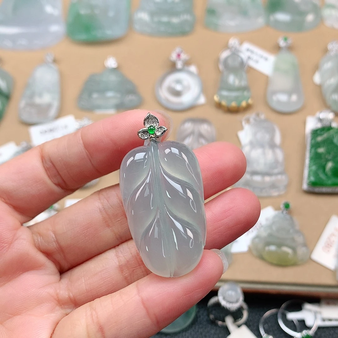 翡翠颈饰18K金镶嵌叶子
