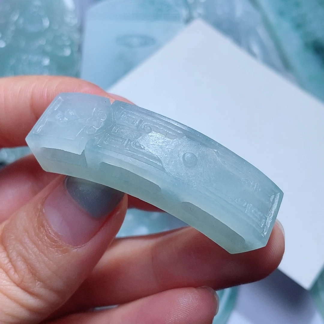 定制翡翠未镶嵌毛货付款后确认抛光